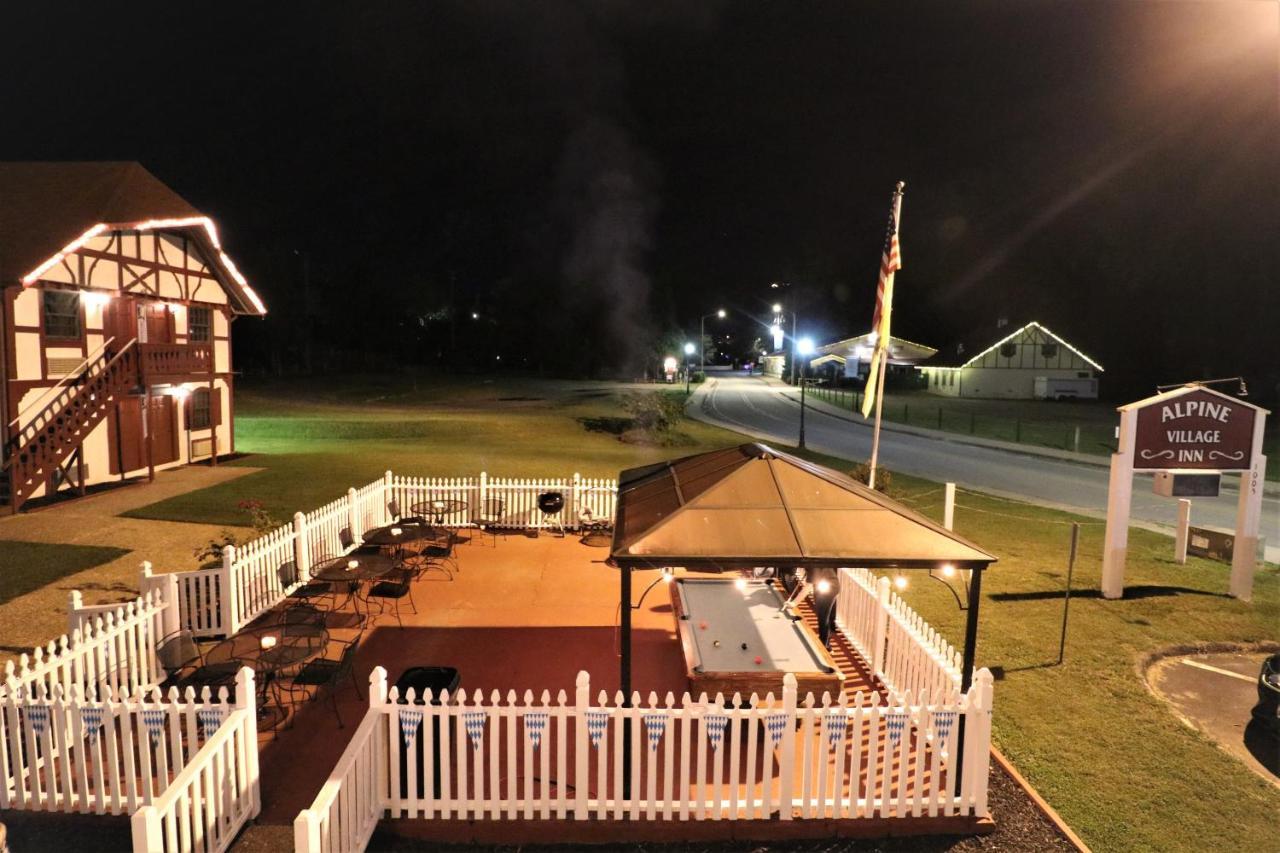 Alpine Village Inn Хелън Екстериор снимка